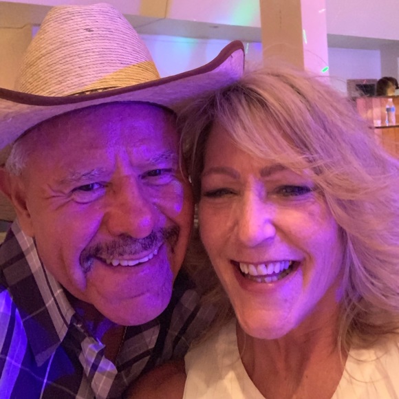 Meet your Posher, Dawn - Picture 2 of 8